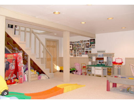 21 Merrymount Road Hingham, MA 02043 - Photo 8 of 9 Gallery Image 8