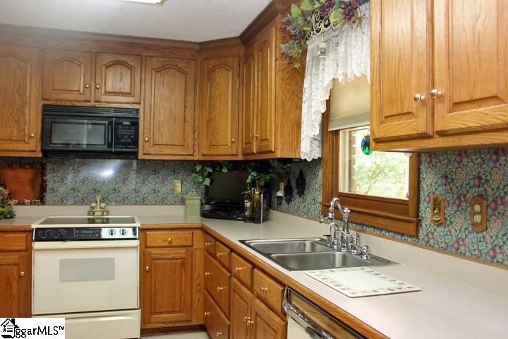 1803 Elrod Road Piedmont, SC 29673 - Photo 5 of 34 Gallery Image 5
