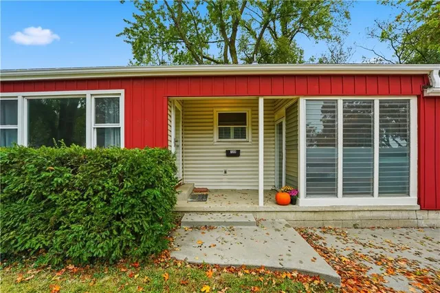 $275,000 | 7308 West 75th Street, Overland Park, KS 66204