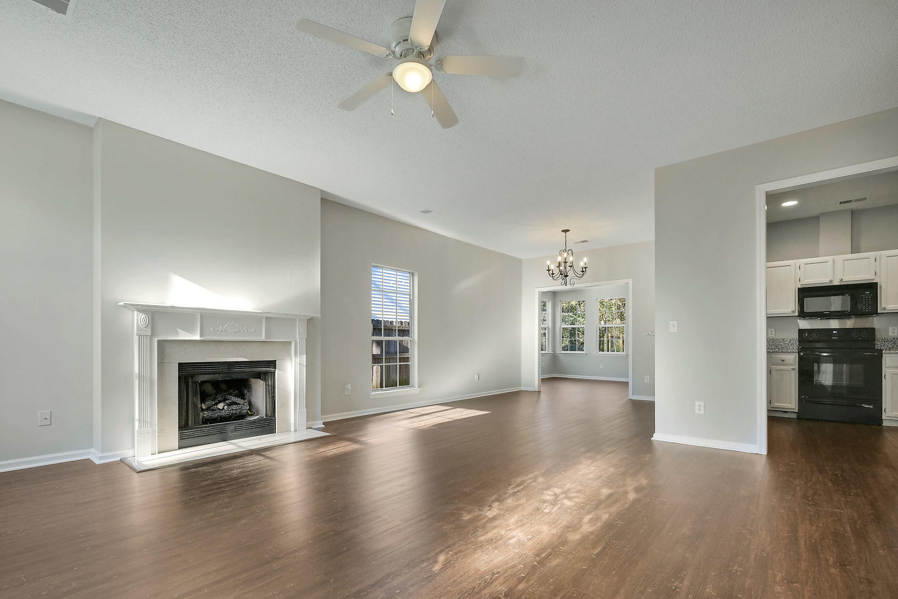 365 Bertram Road Summerville, SC 29485 - Photo 2 of 17 Living room