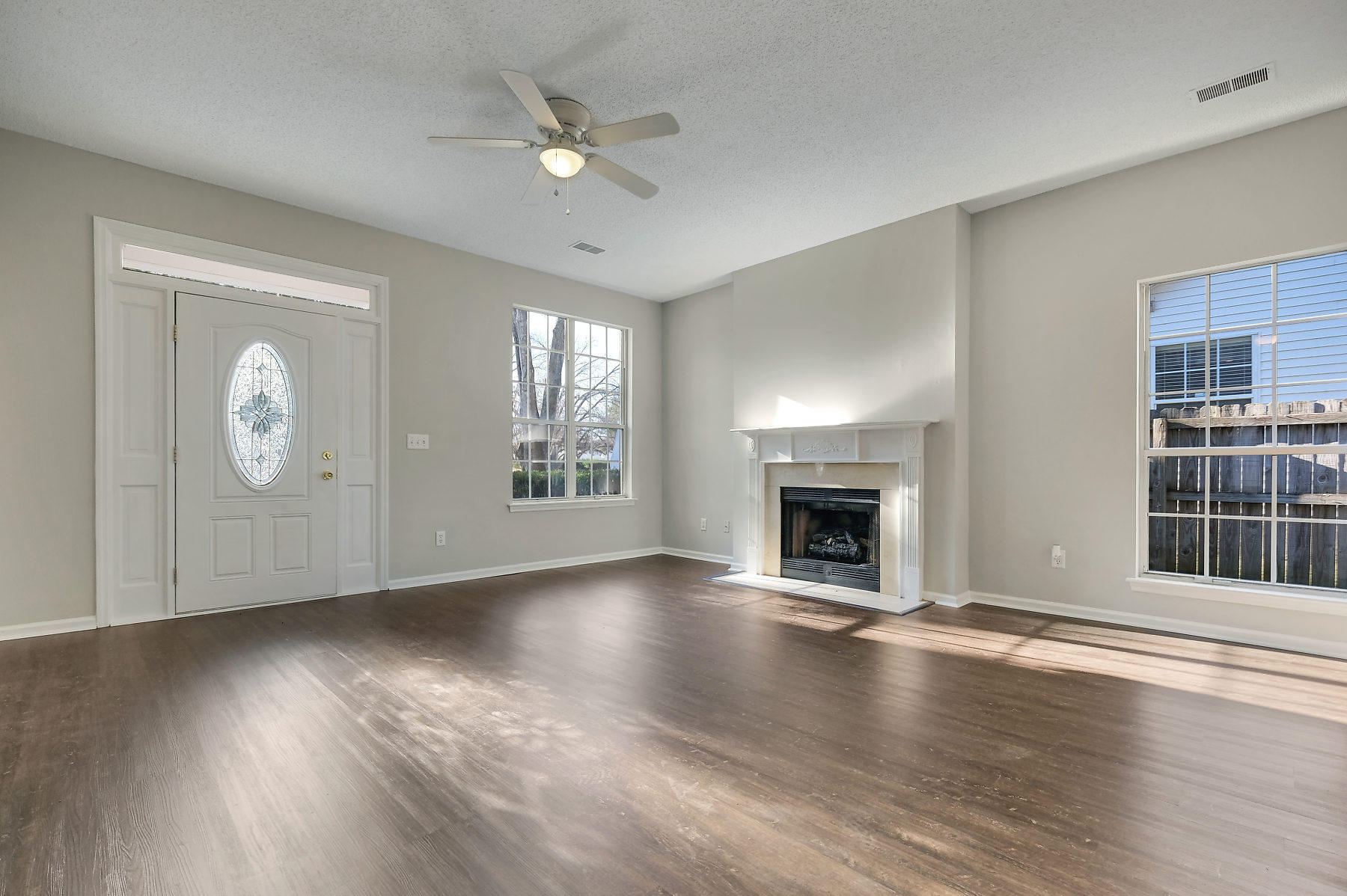365 Bertram Road Summerville, SC 29485 - Photo 3 of 17 Living room