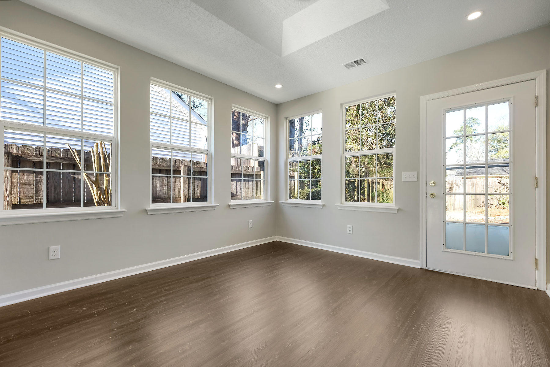 365 Bertram Road Summerville, SC 29485 - Photo 4 of 17 Sun room