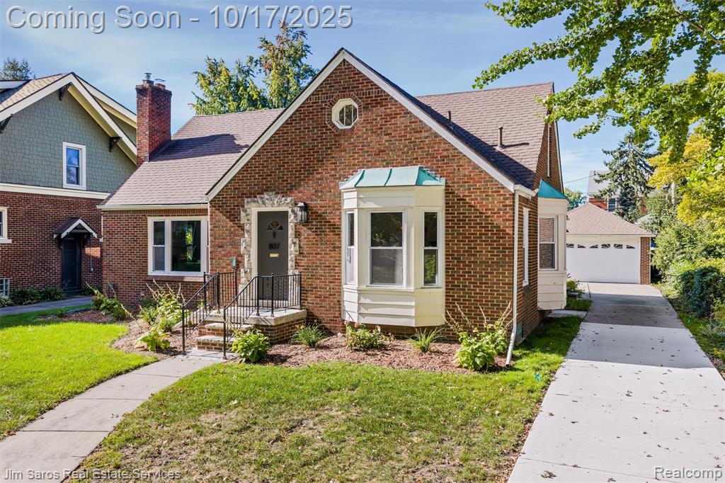807 Barrington Road Grosse Pointe Park, MI 48230 - Photo 2 of 25