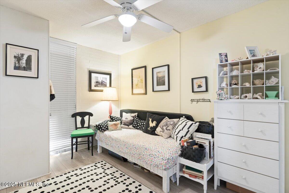 901 Ocean Boulevard, Unit 1 Atlantic Beach, FL 32233 - Photo 25 of 39 a living room with furniture and a table