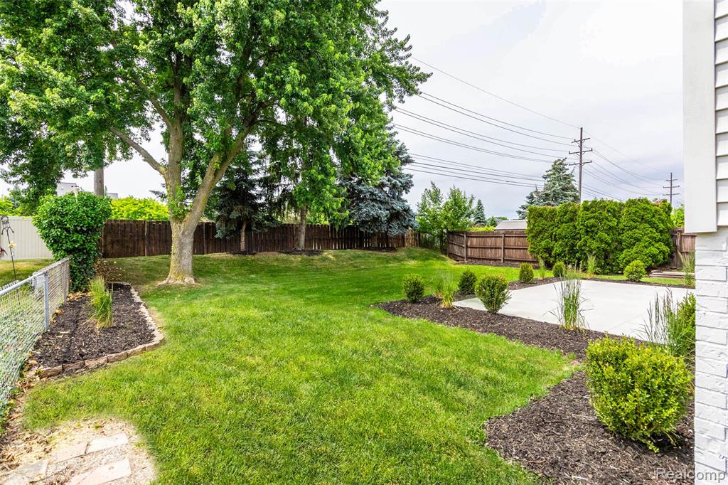 47387 Royal Road Macomb, MI 48044 - Photo 32 of 32 Gallery Image 32