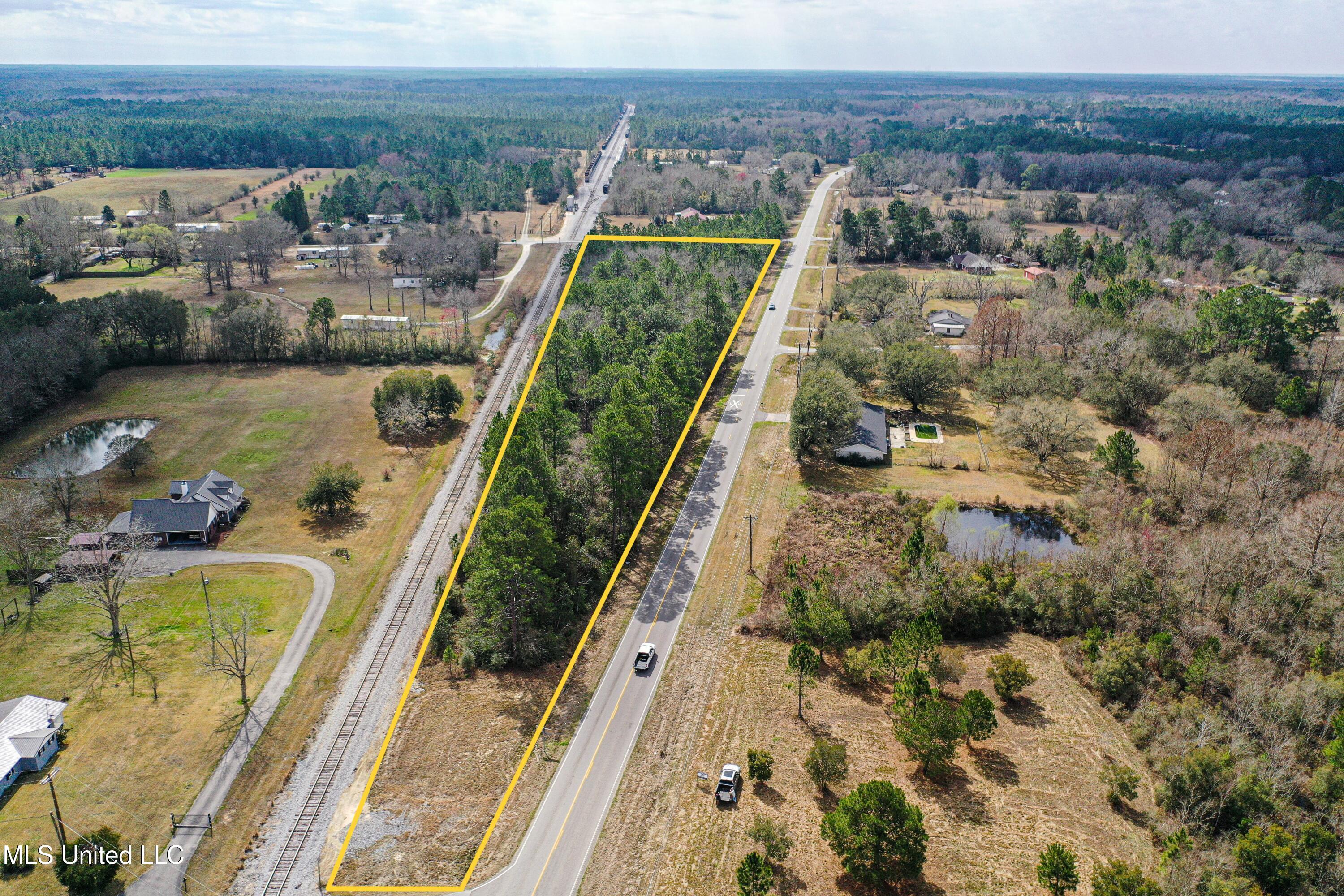 613 Highway Moss Point Moss Point, MS 39562 - Photo 4 of 14 DJI_0532 with boundary