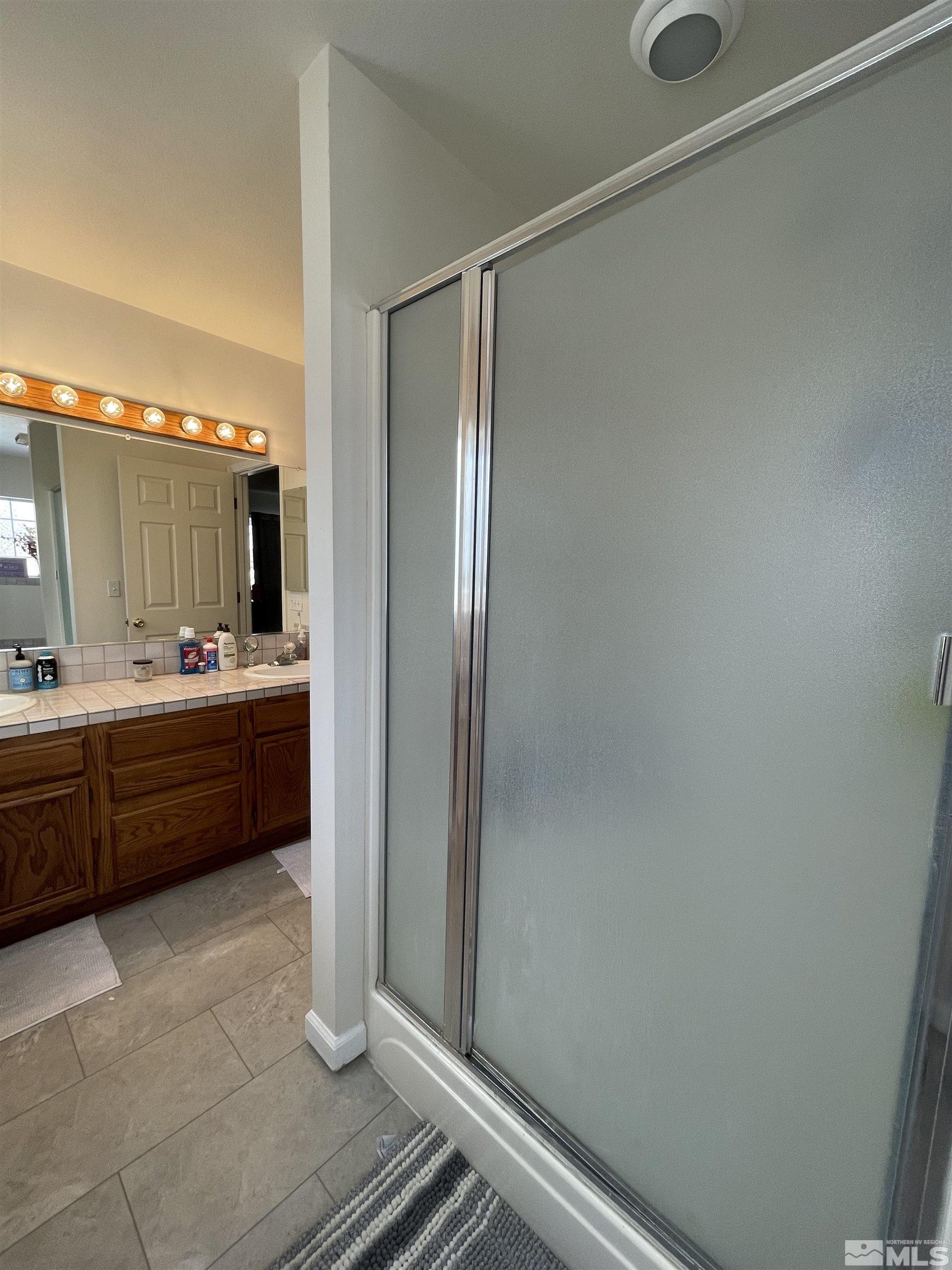 17 Mason Road Yerington, NV 89447 - Photo 13 of 36 a bathroom with a tub a sink and a mirror