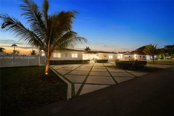 $1,699,000 | 11012 Southwest 117th Street, Miami, FL 33176