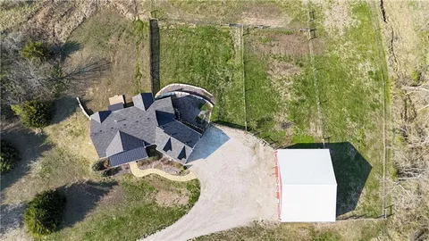 $929,000 | 30424 West 271st Street, Paola, KS 66071