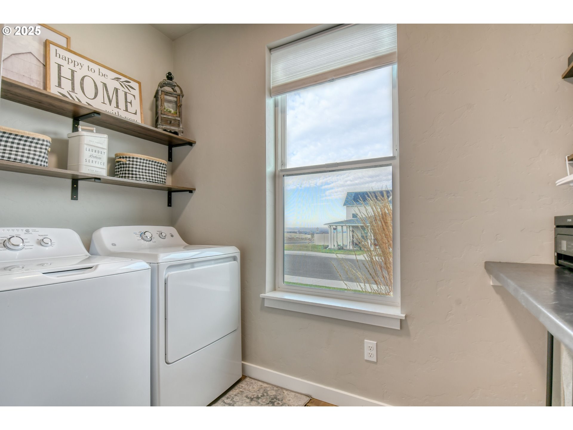2 Lewis Circle Milton Freewater, OR 97862 - Photo 36 of 47 a utility room with dryer and washer