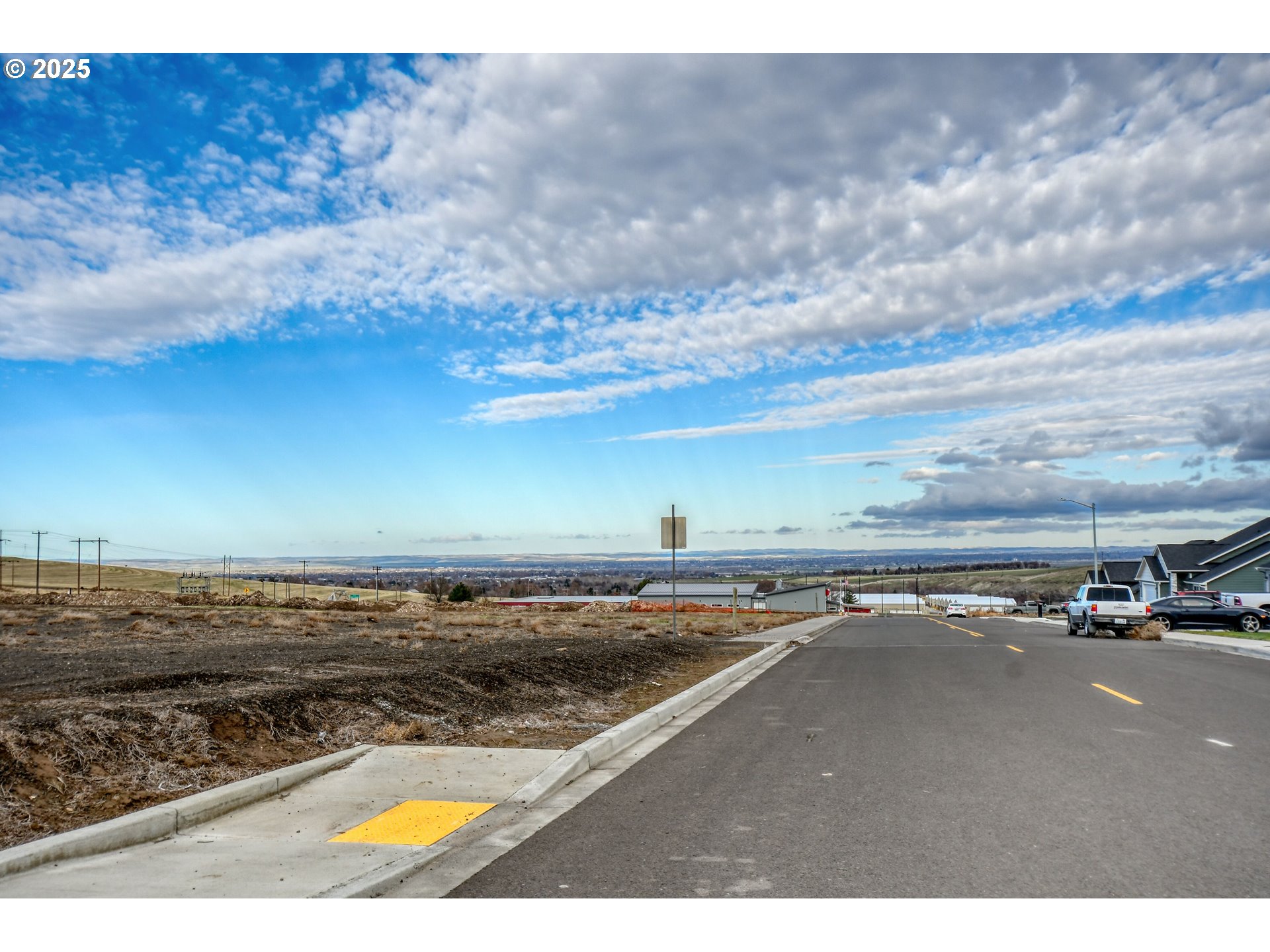 2 Lewis Circle Milton Freewater, OR 97862 - Photo 40 of 47 a view of an ocean and beach