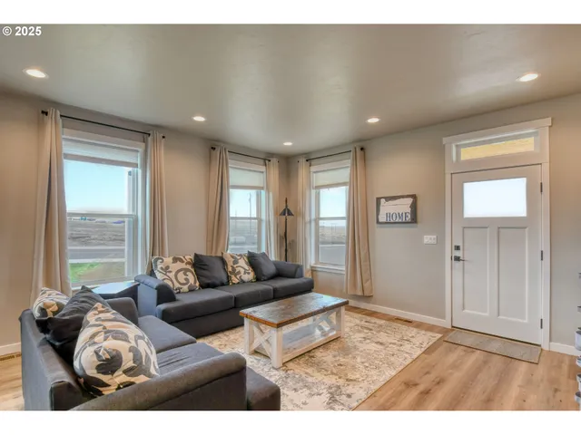 $450,000 | 2 Lewis Circle, Milton Freewater, OR 97862