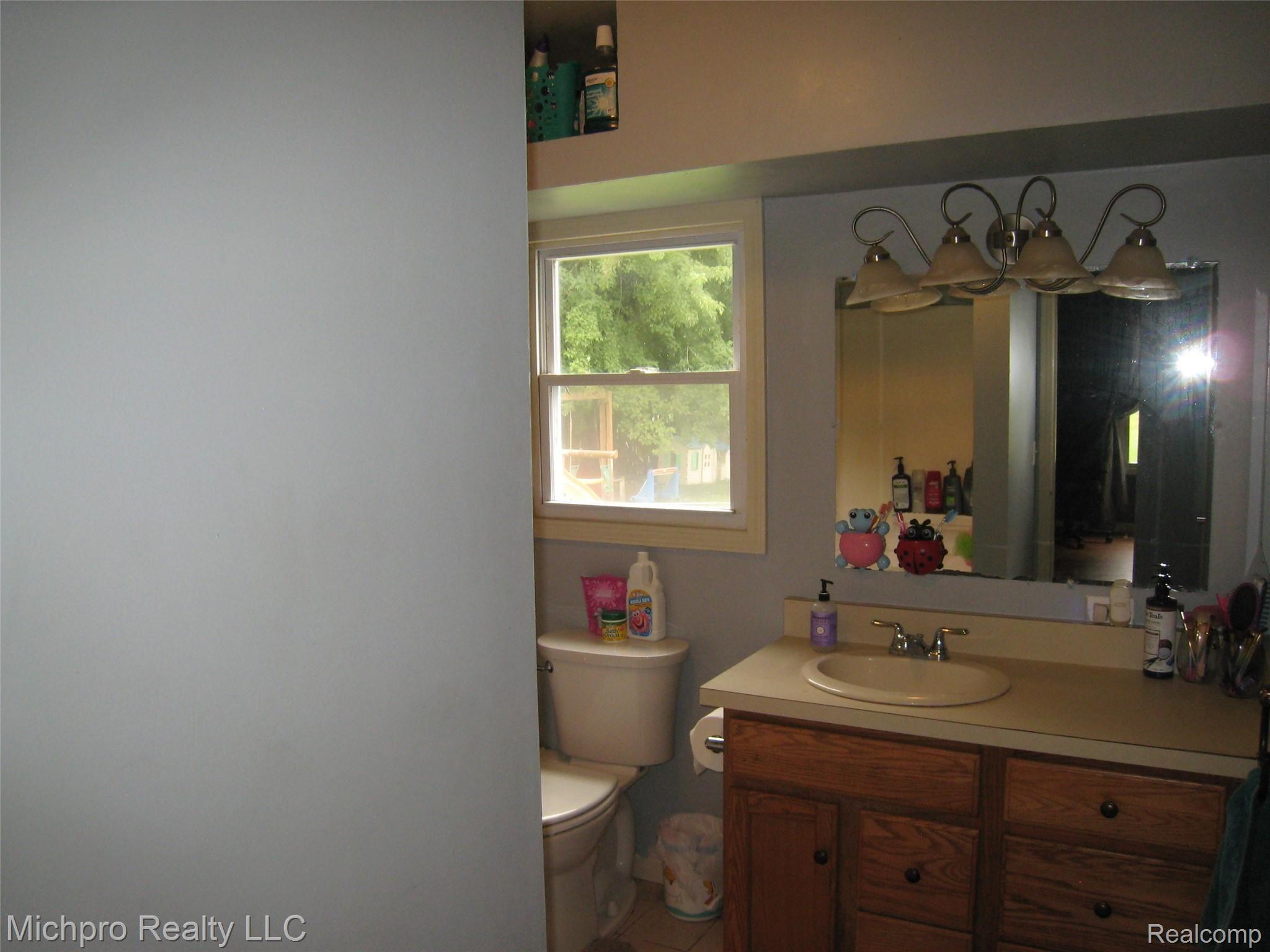6077 North Lapeer Road Fostoria, MI 48435 - Photo 15 of 25 IMG_0563.jpg