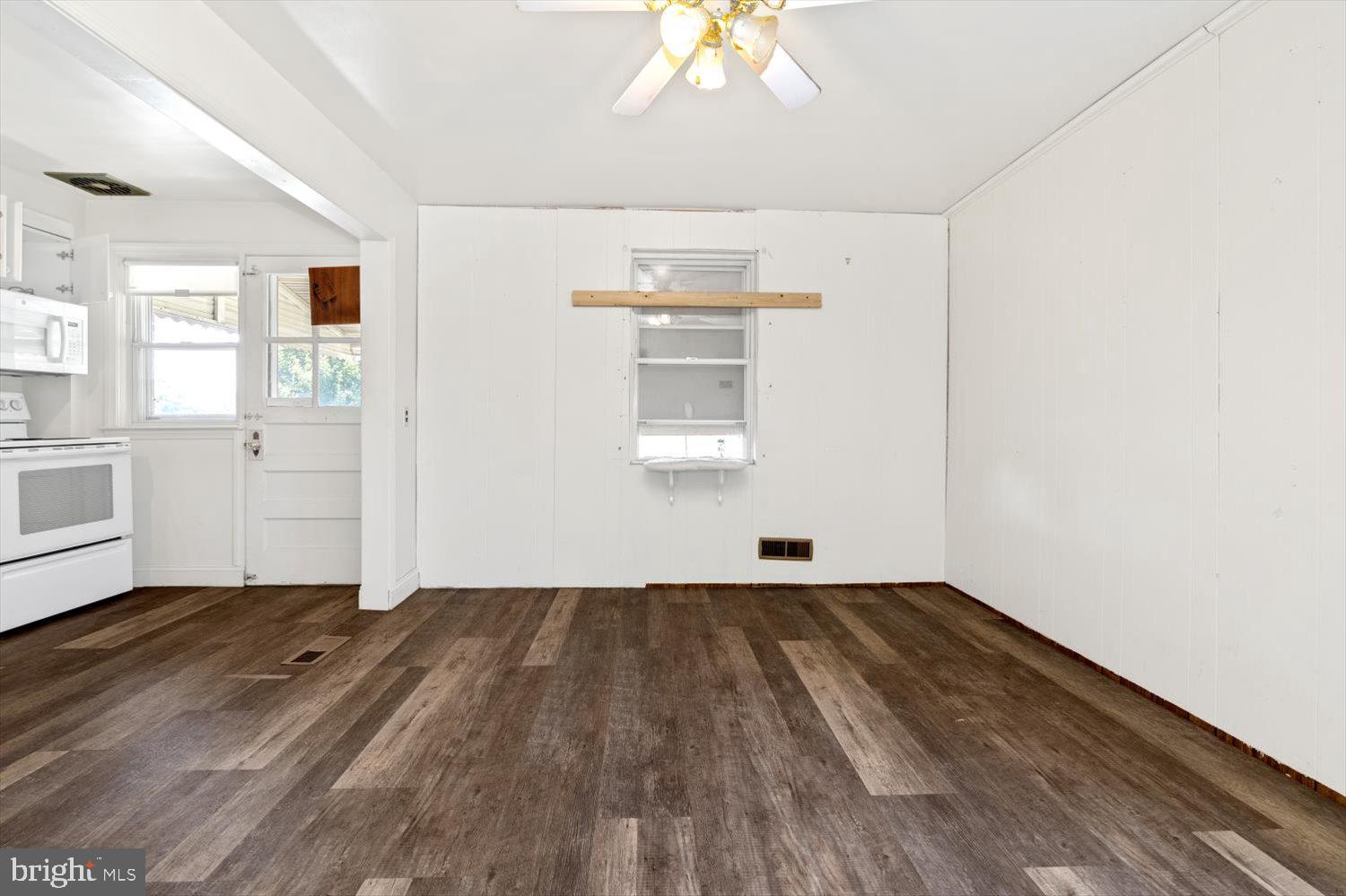 1954 Eastfield Road Baltimore, MD 21222 - Photo 5 of 16 Gallery Image 5