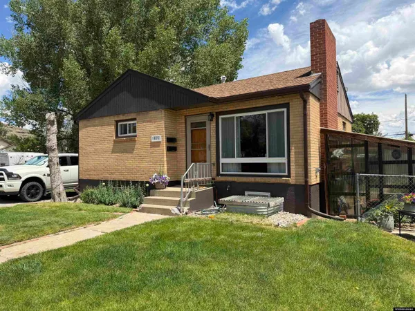 $289,000 | 915 8th Street, Rawlins, WY 82301