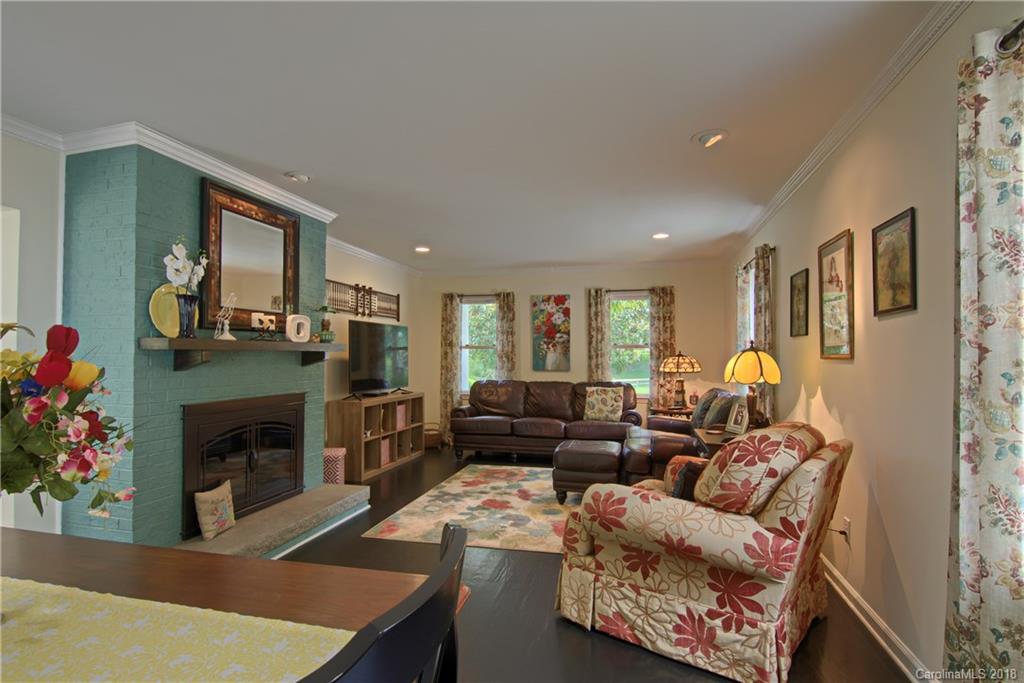 217 South Rugby Road Hendersonville, NC 28791 - Photo 8 of 34 Gallery Image 8