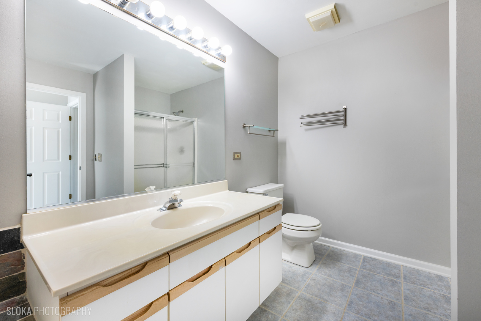 2342 Hamilton Place Schaumburg, IL 60107 - Photo 14 of 25 a bathroom with a sink a toilet and mirror