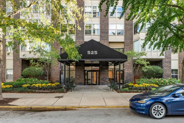 $289,999 | 525 West Hawthorne Place, Unit 2606, Chicago, IL 60657