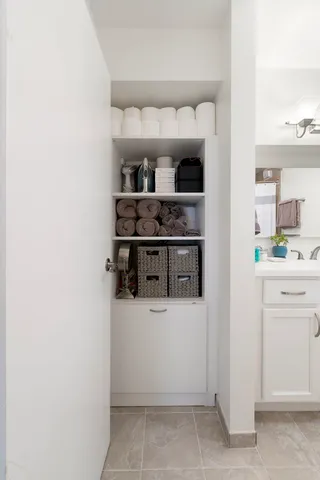 $289,999 | 525 West Hawthorne Place, Unit 2606, Chicago, IL 60657