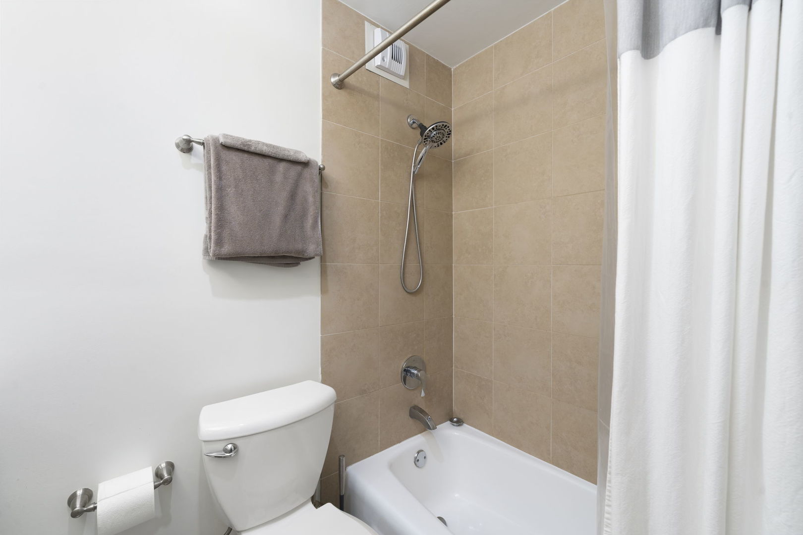 525 West Hawthorne Place, Unit 2606 Chicago, IL 60657 - Photo 17 of 37 a bathroom with a toilet and shower