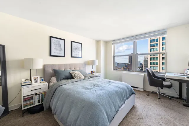 $289,999 | 525 West Hawthorne Place, Unit 2606, Chicago, IL 60657