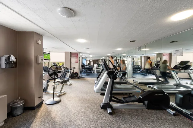 $289,999 | 525 West Hawthorne Place, Unit 2606, Chicago, IL 60657