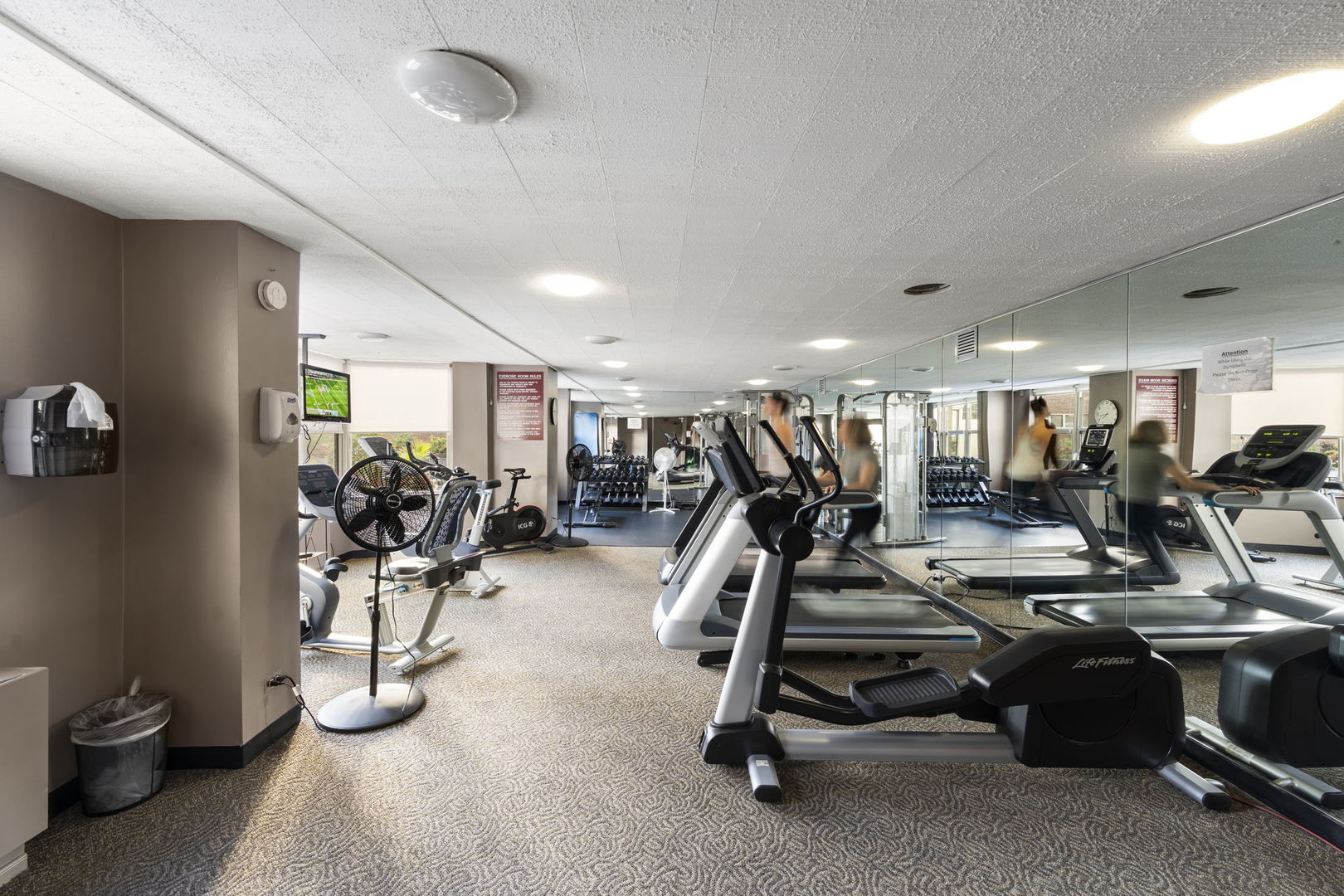 525 West Hawthorne Place, Unit 2606 Chicago, IL 60657 - Photo 24 of 37 a view of a room with gym equipment