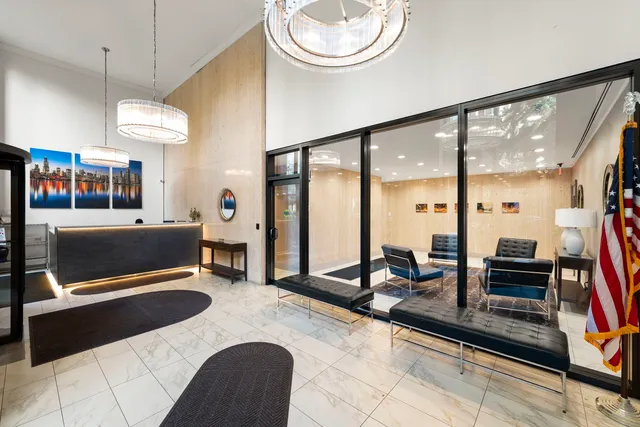 $289,999 | 525 West Hawthorne Place, Unit 2606, Chicago, IL 60657