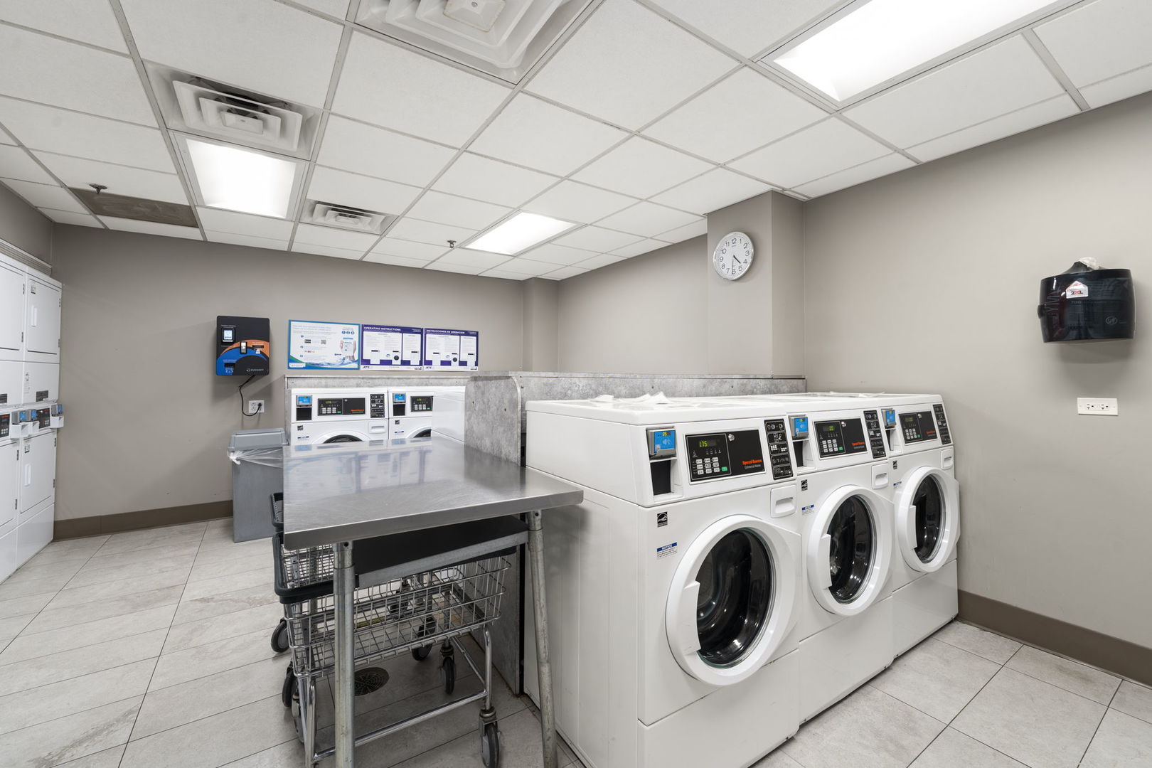 525 West Hawthorne Place, Unit 2606 Chicago, IL 60657 - Photo 29 of 37 a utility room with dryer and washer