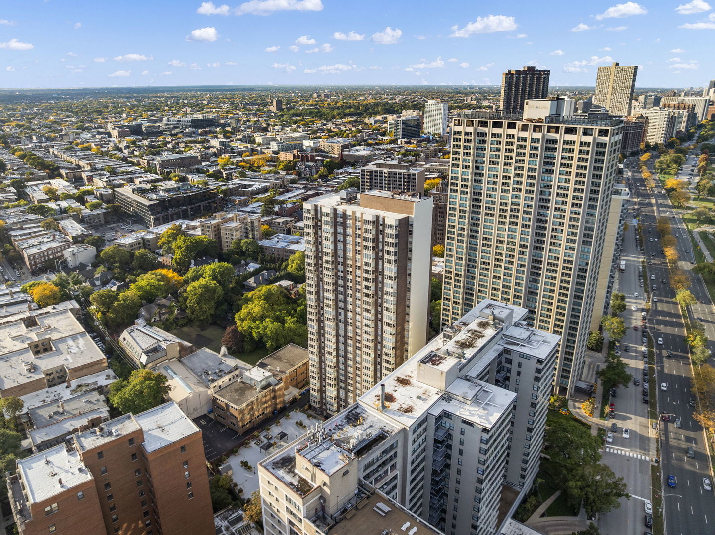 525 West Hawthorne Place, Unit 2606 Chicago, IL 60657 - Photo 34 of 37 an aerial view of a city