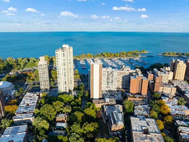 $289,999 | 525 West Hawthorne Place, Unit 2606, Chicago, IL 60657