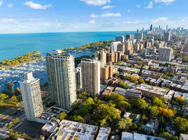 $289,999 | 525 West Hawthorne Place, Unit 2606, Chicago, IL 60657