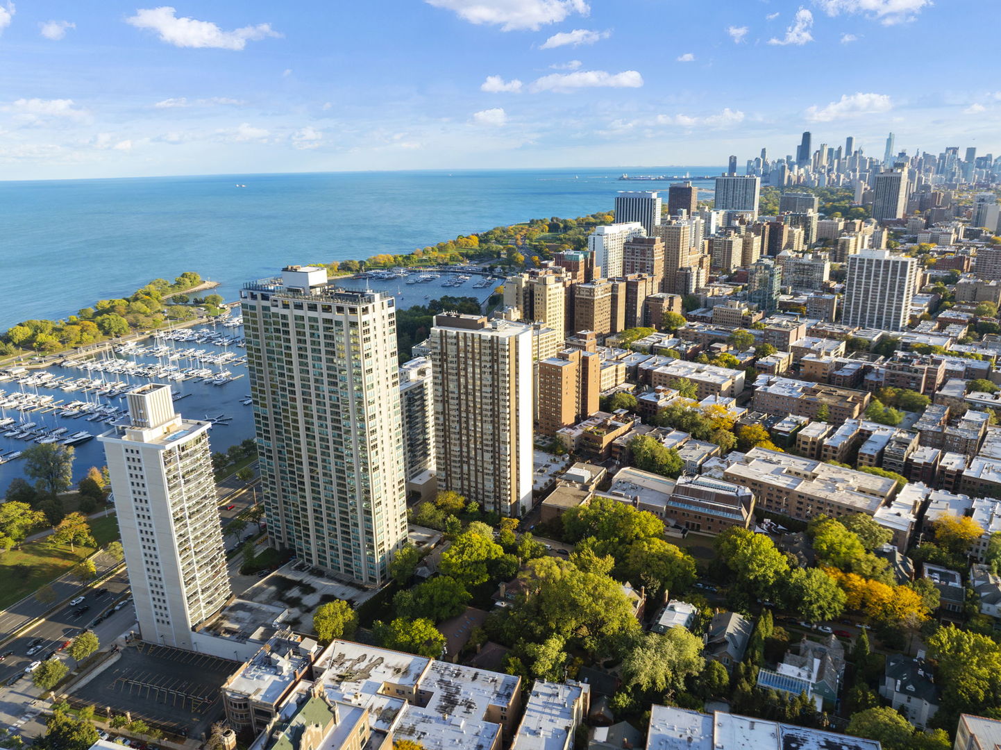 525 West Hawthorne Place, Unit 2606 Chicago, IL 60657 - Photo 36 of 37 a view of a city with an ocean view