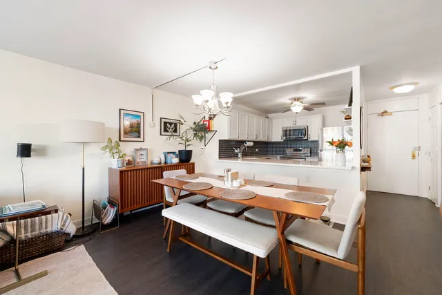 $289,999 | 525 West Hawthorne Place, Unit 2606, Chicago, IL 60657