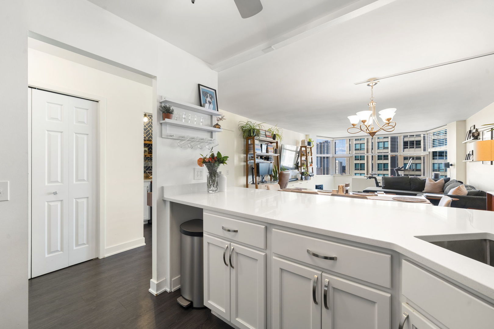 525 West Hawthorne Place, Unit 2606 Chicago, IL 60657 - Photo 10 of 37