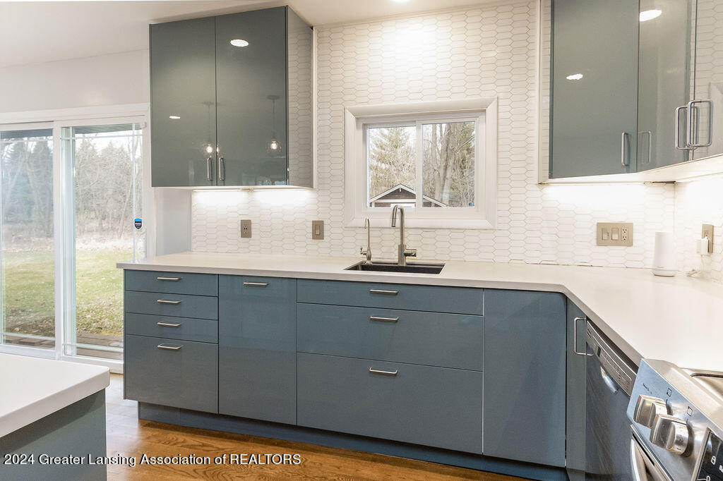 498 Piper Road Haslett, MI 48840 - Photo 10 of 38 498 PIPER RD. Kitchen