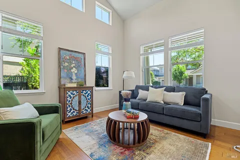 $1,290,000 | 68 Pinheiro Circle, Novato, CA 94945