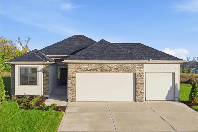 $519,900 | 7900 Southeast Hoot Owl Street, Blue Springs, MO 64014