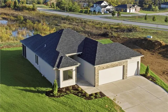 $519,900 | 7900 Southeast Hoot Owl Street, Blue Springs, MO 64014