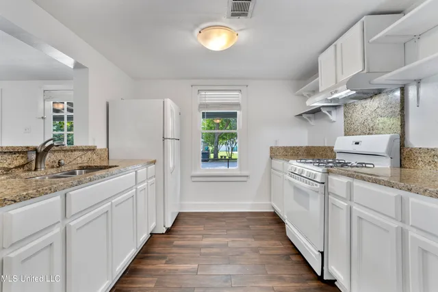 $439,900 | 609 Russell Avenue, Ocean Springs, MS 39564