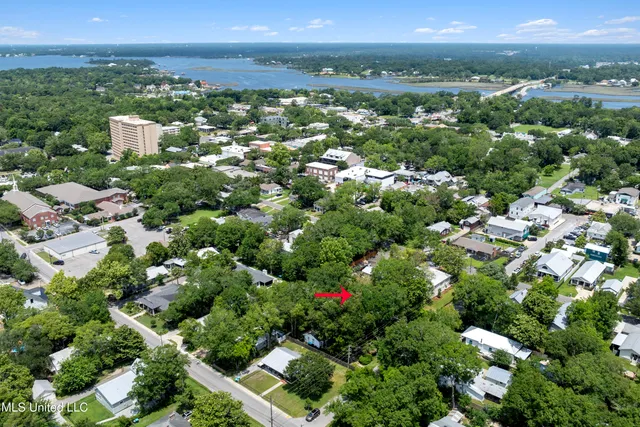 $439,900 | 609 Russell Avenue, Ocean Springs, MS 39564