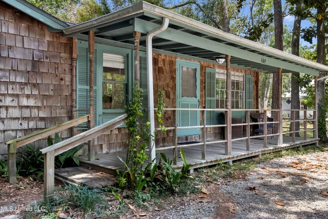 $439,900 | 609 Russell Avenue, Ocean Springs, MS 39564