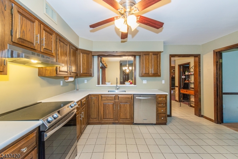 181 Center Grove Road Randolph, NJ 07869 - Photo 12 of 49