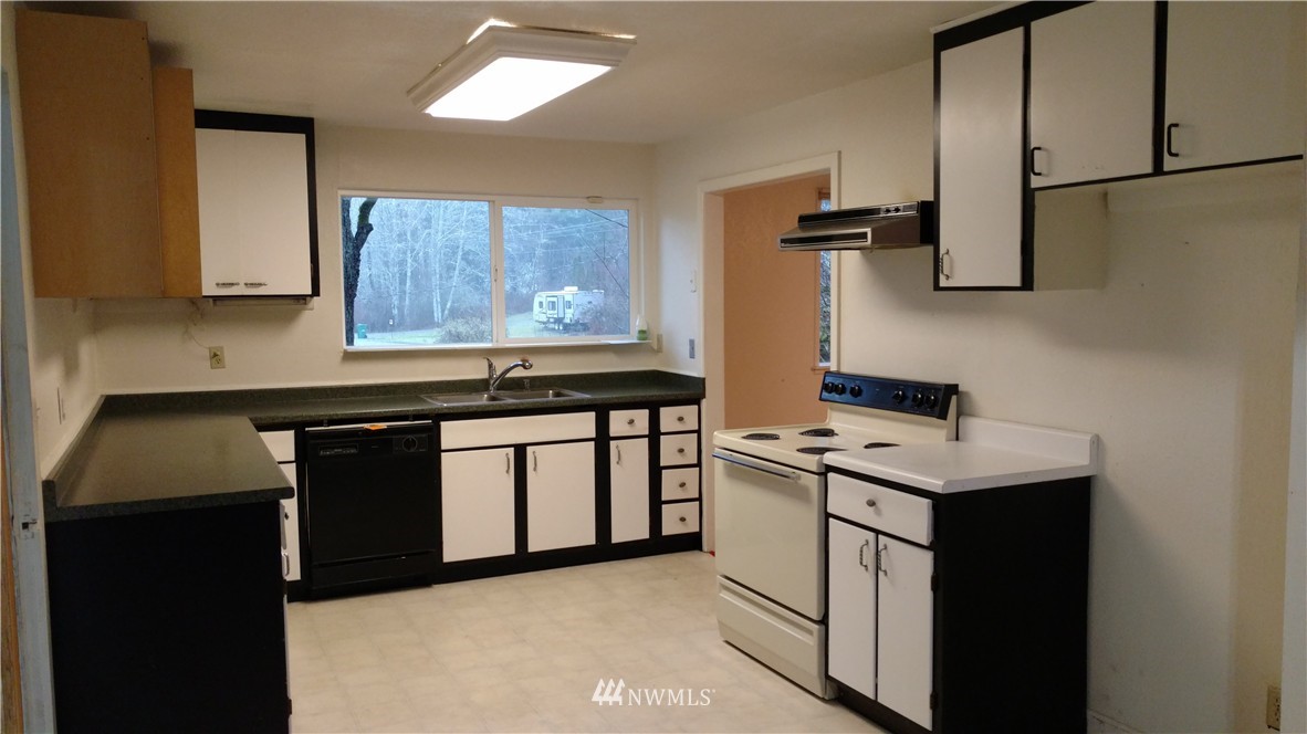 14736 Madrona Road Southwest Port Orchard, WA 98367 - Photo 3 of 13 Gallery Image 3