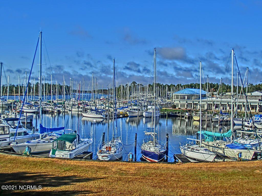 5313 Trade Winds Road New Bern, NC 28560 - Photo 3 of 12 Marina Boats