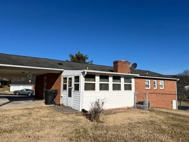 a view of a car park in front of house