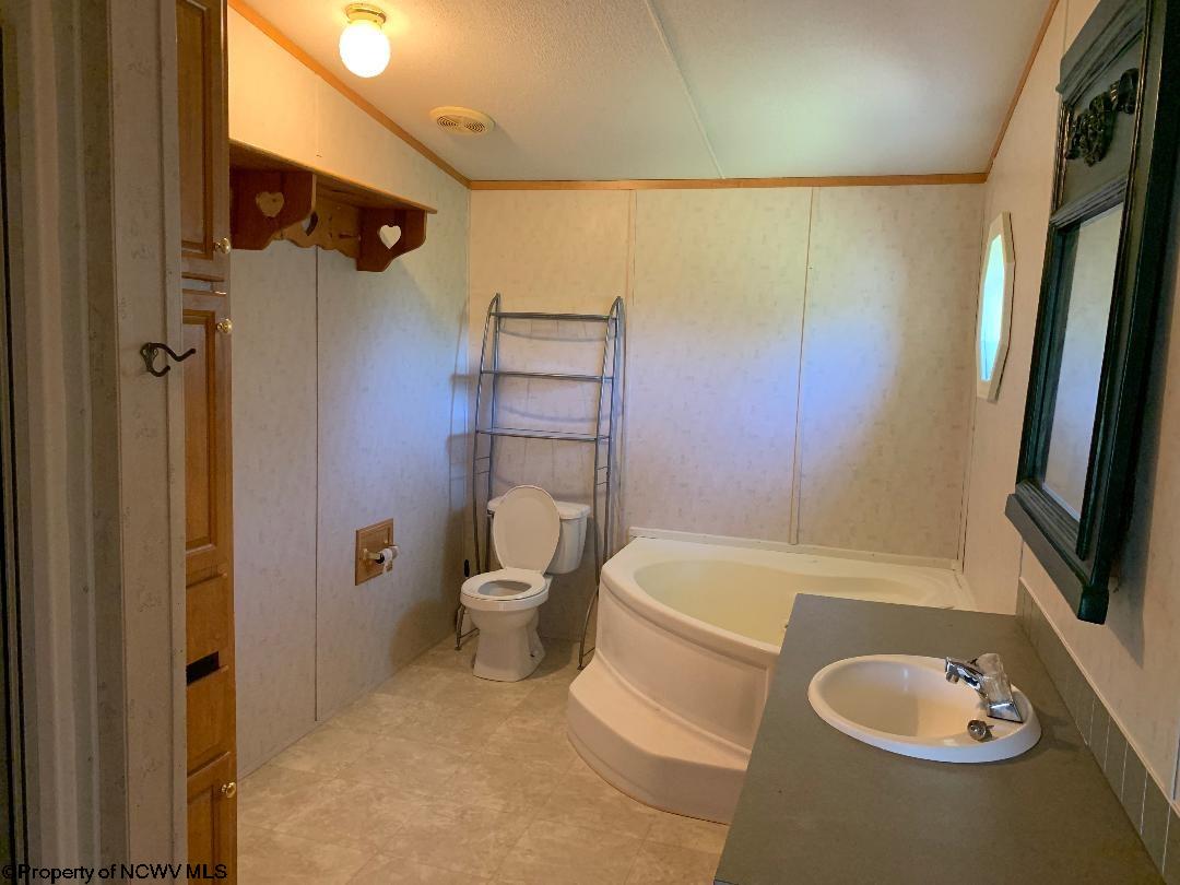 147 Sunset Drive Reedsville, WV 26547 - Photo 15 of 17 Gallery Image 15