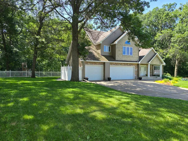 $550,000 | 850 Meadowlawn Court, Sartell, MN 56377