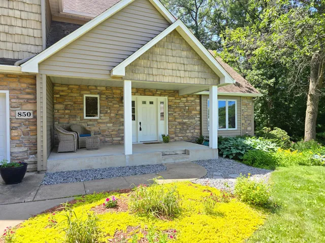 $550,000 | 850 Meadowlawn Court, Sartell, MN 56377