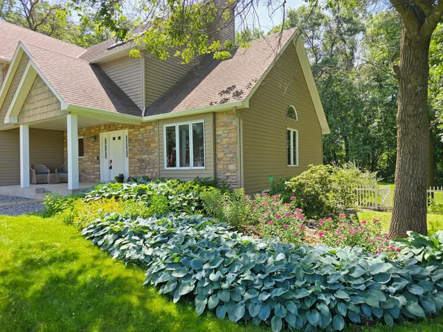 $550,000 | 850 Meadowlawn Court, Sartell, MN 56377